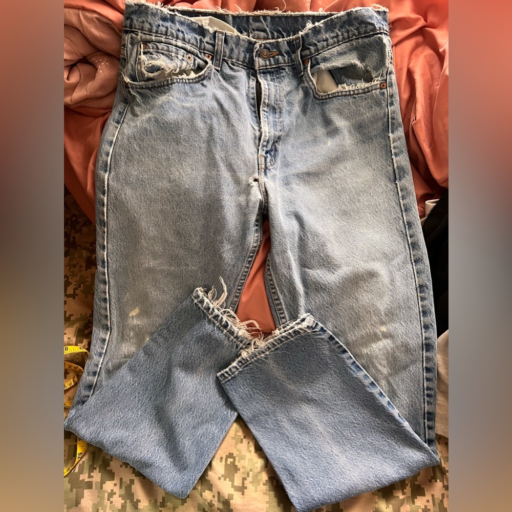 Vintage light wash distressed Levi jeans denim 34